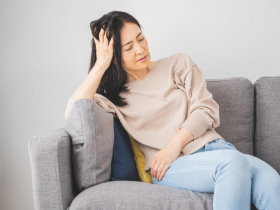 壓力真的會「寫在身上」！醫師揭高壓傷身5警訊：「每天關機10分鐘」照顧自己，才有力氣面對世界